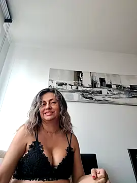 Latiinvenushot live sex cam