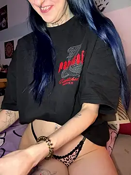 BlueVelvetBat live sex cam