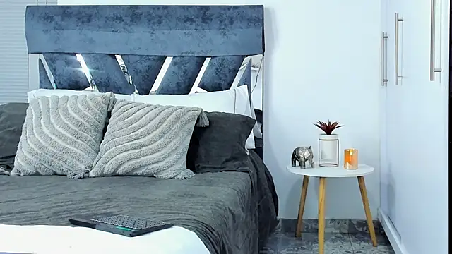 Zack_Froone live sex cam