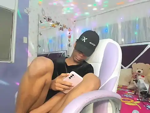 Santy_bigcock_01 live sex cam