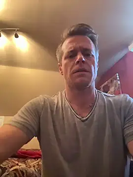 DILFiGuess1 live sex cam