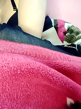 L_ucy1's cam snapshot