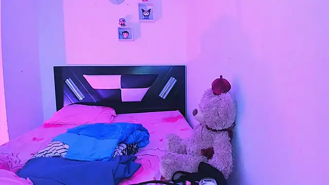 Babyhoney18's cam snapshot