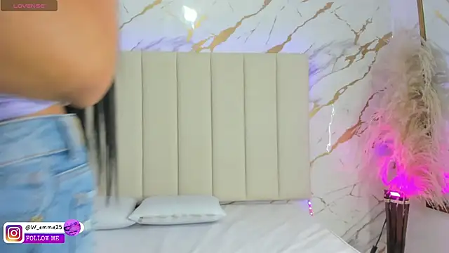 _Emma_whiitee_'s cam snapshot