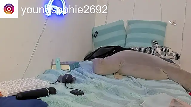 YoungSophie's cam snapshot