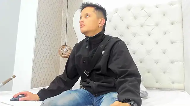 SkinnyZetth live sex cam