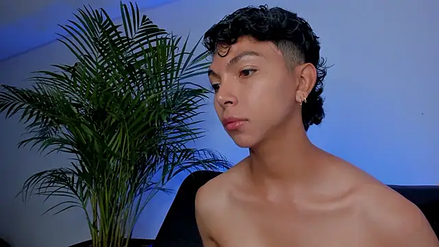 xhenisa_ live sex cam