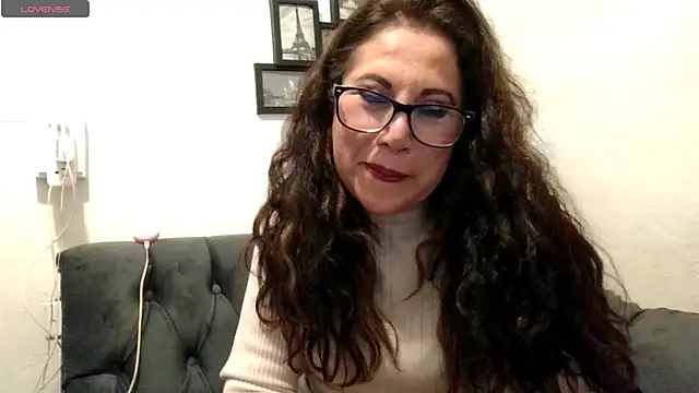 MirandaLatinaLovely live sex cam