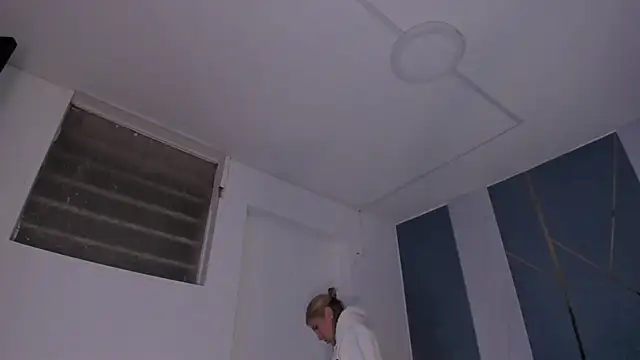 Swt_skinny_ live sex cam