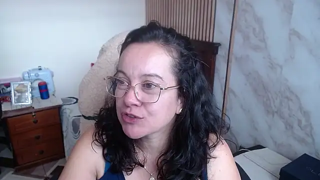 Sonialorens_ live sex cam