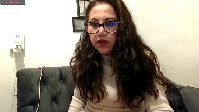 MirandaLatinaLovely live sex cam