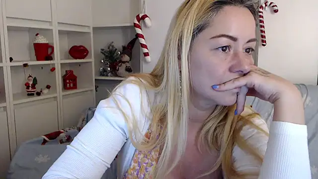 _karolynesyera_ live sex cam