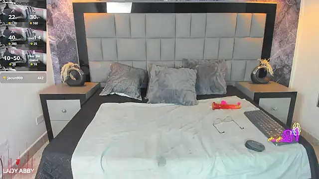 Your_Lady_Milf's cam snapshot