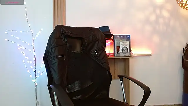 Reiko_85_ live sex cam