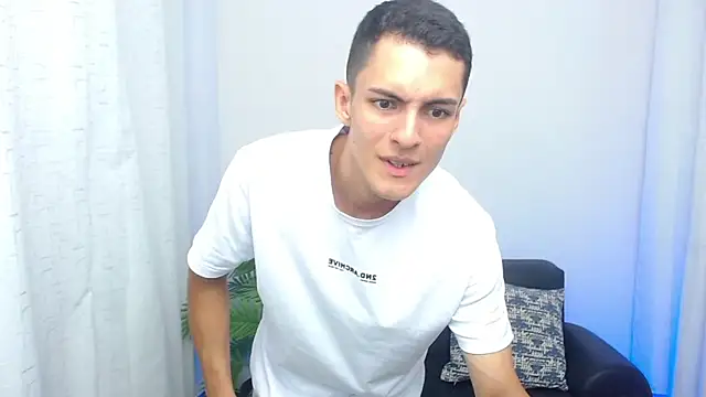 Matiius18 live sex cam