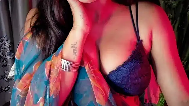 SilkenSundari live sex cam