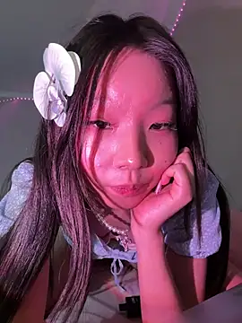 Qwertik333 live sex cam