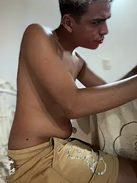 MrLeoLatino live sex cam