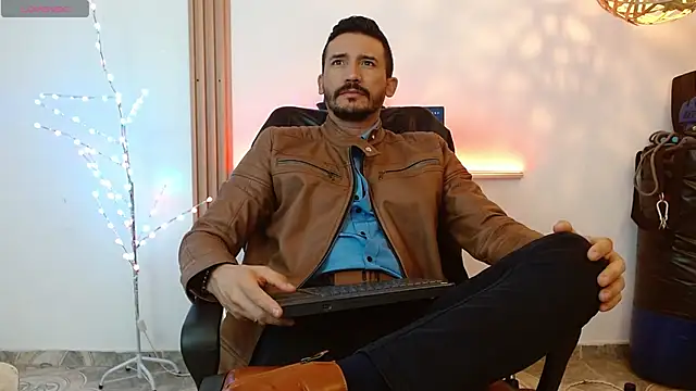 Reiko_85_ live sex cam