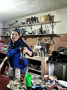 LaInsaciableIntensa live sex cam