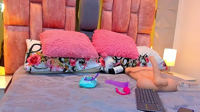 Charlotte_Ice1 live sex cam