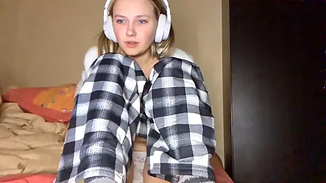 KarinRobertson live sex cam