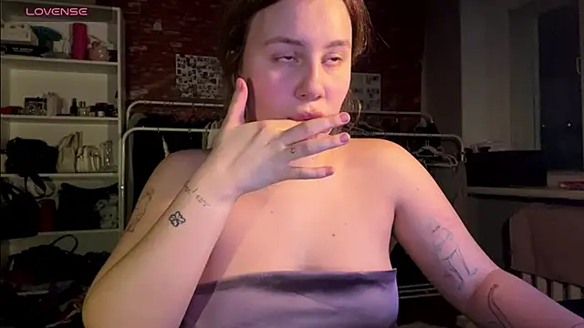 AnnaSeint live sex cam