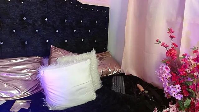 Ambar_Rouxee's cam snapshot