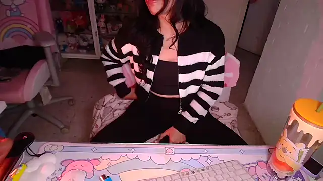 kaithra live sex cam