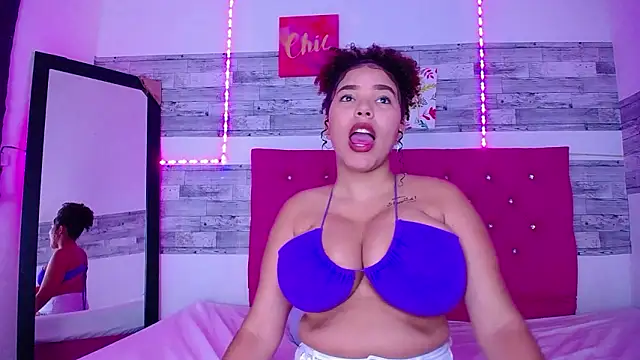 Biignaturalboobs_'s cam snapshot