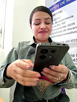 Ariana-07 live sex cam