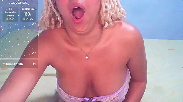 Lucy_White__ live sex cam