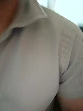 Dearlyescream27's cam snapshot