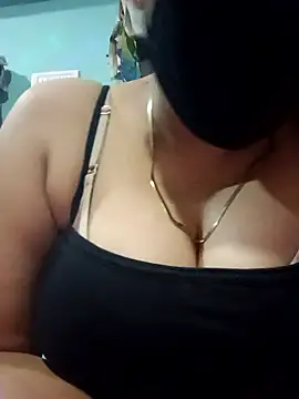 01Mona's cam snapshot