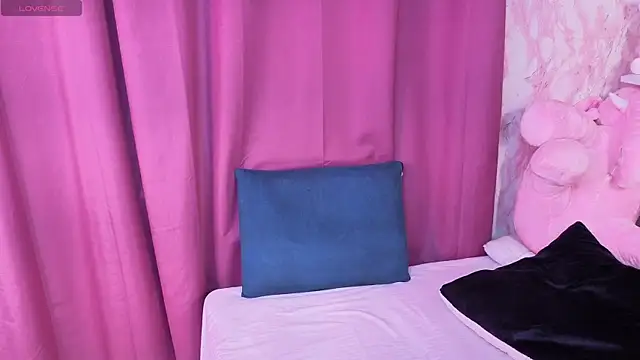 Laure_Liup's cam snapshot