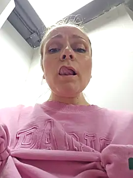 Bondgirl_013's cam snapshot