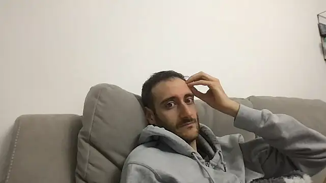 LukaShyGuy live sex cam