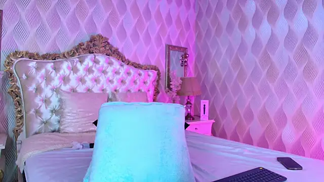 Bella_Smiith_'s cam snapshot