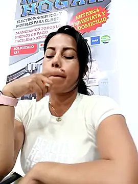 _andrea30's cam snapshot