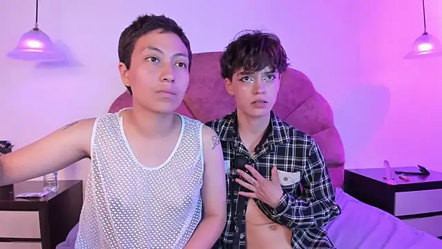 Brenda_Tina's cam snapshot