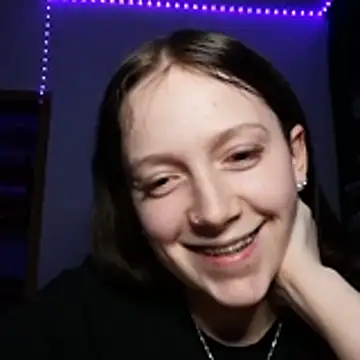 YoungLisaa18's cam snapshot