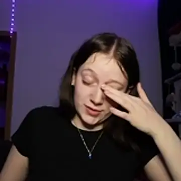 YoungLisaa18 live sex cam