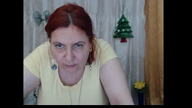 PlayfullMature live sex cam