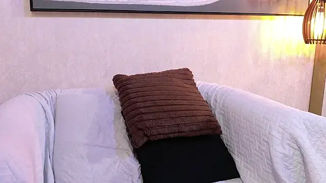 samanthaa_joness_'s cam snapshot