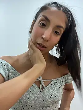 MaddyX__ live sex cam