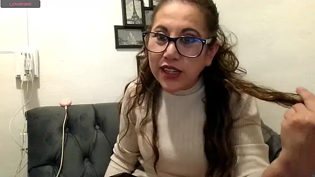 MirandaLatinaLovely live sex cam