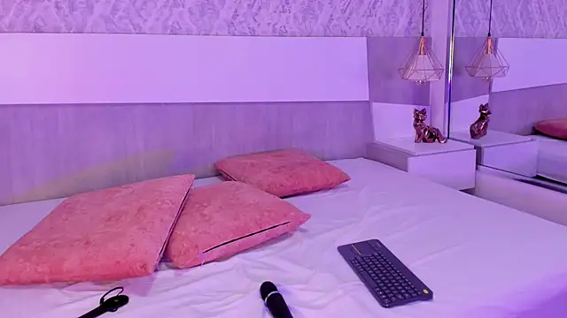 Zhara_Lenoire's cam snapshot