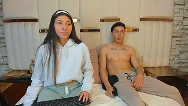 ScarlettAndLucas live sex cam