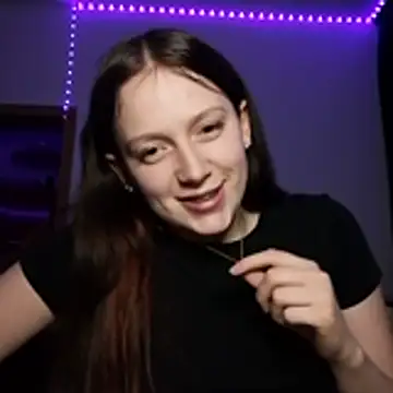 YoungLisaa18 live sex cam