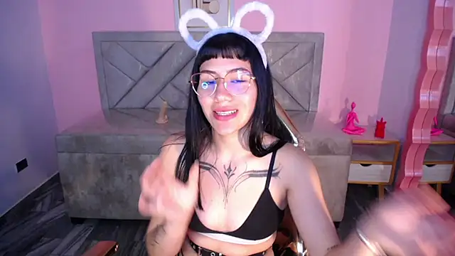 luciana_ch_2's cam snapshot